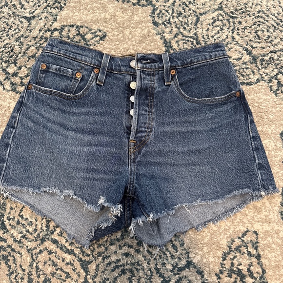 Levi 501 Denim Shorts Size 27 - Picture 1 of 2